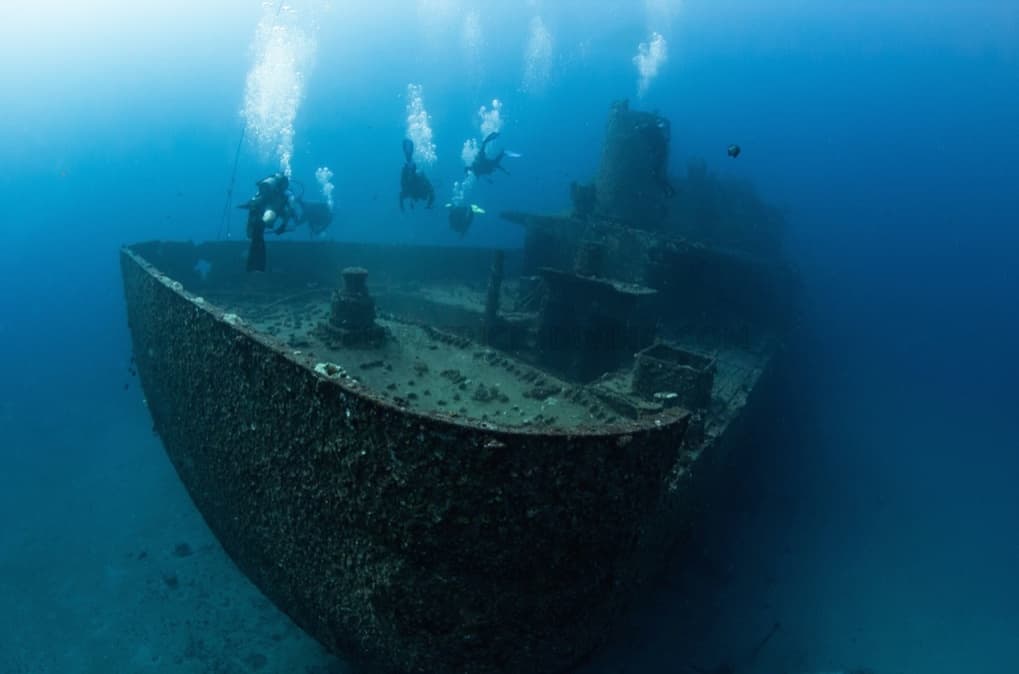 Wreck Diver