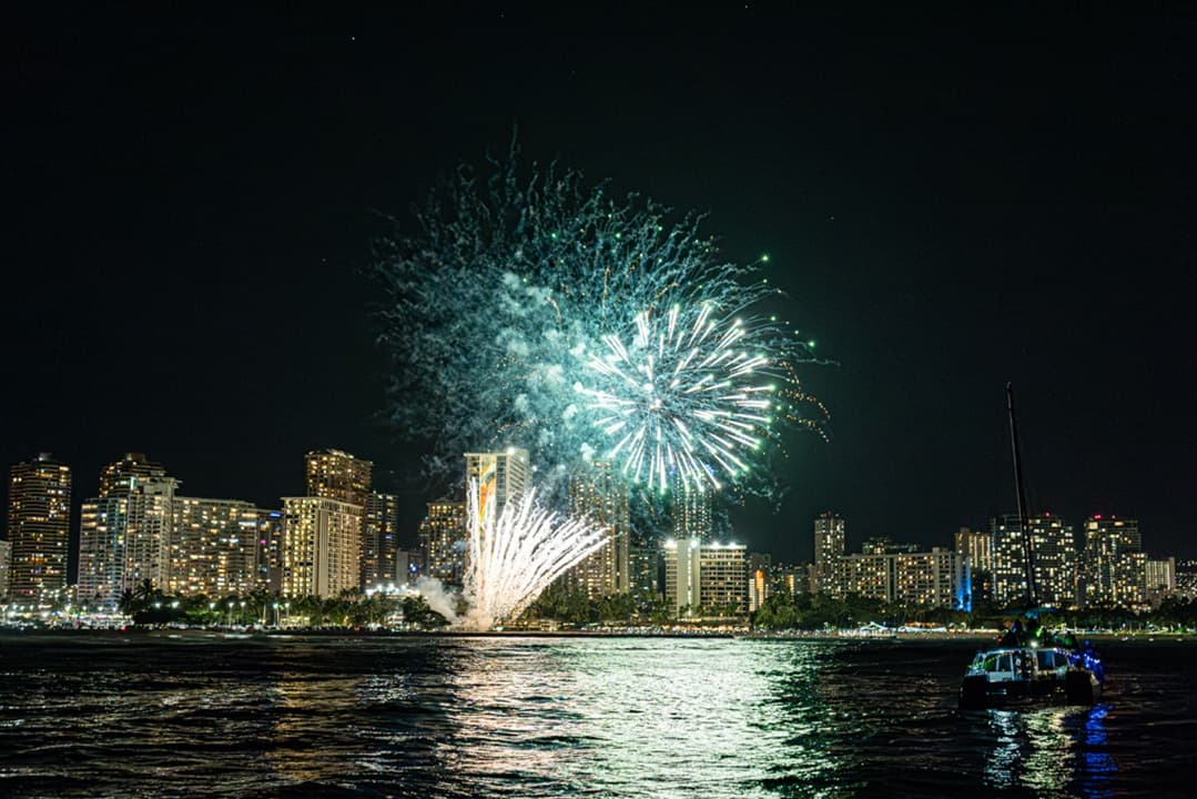Waikiki Friday Night Firework Sail