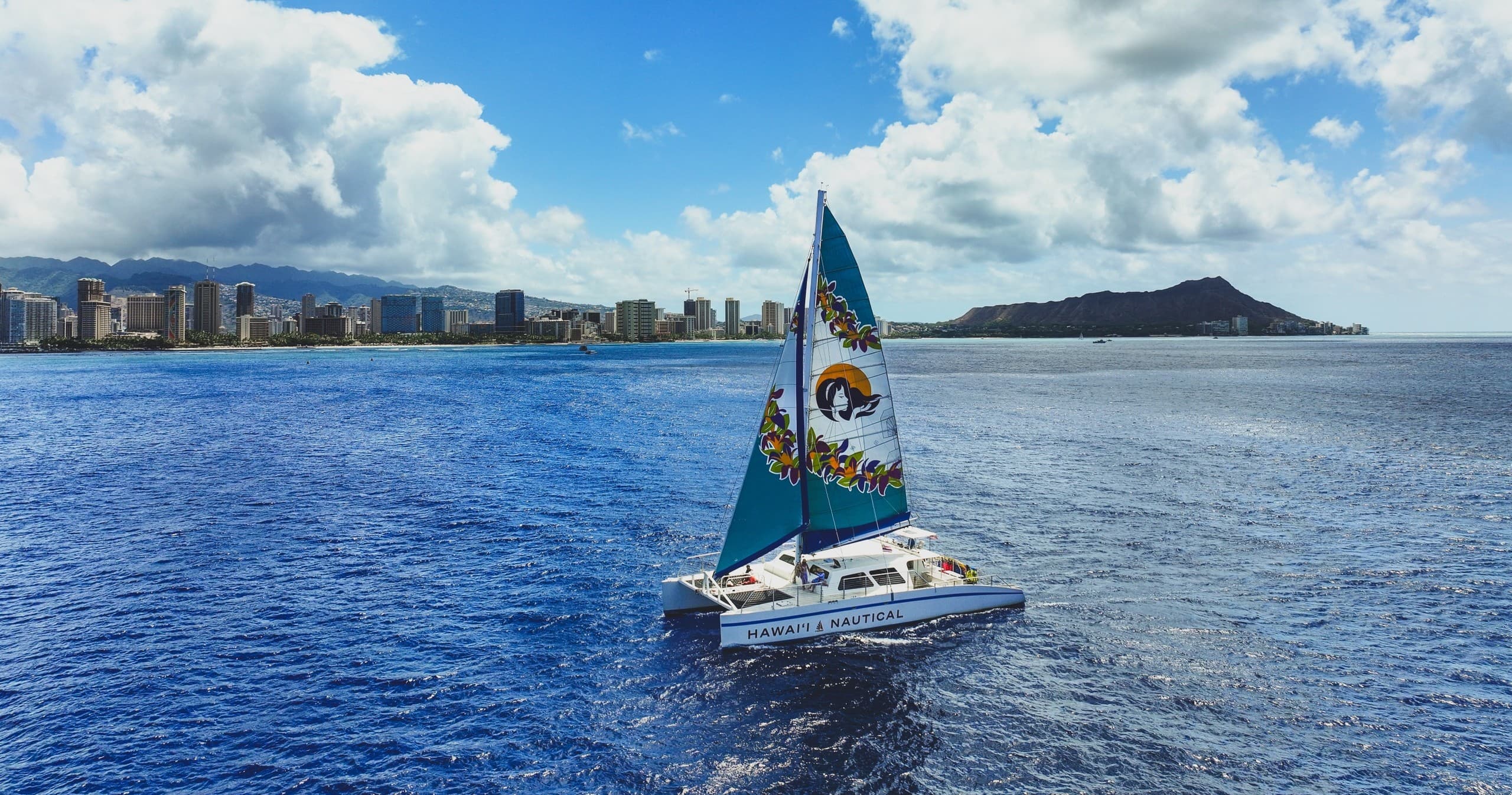 Waikiki Island Heritage and Dolphin Watch Sail