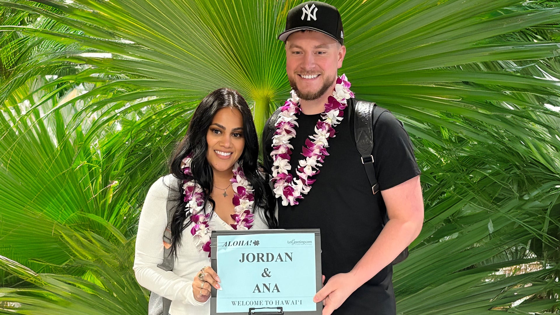 Oahu Honeymoon Lei Greeting – Honolulu Airport
