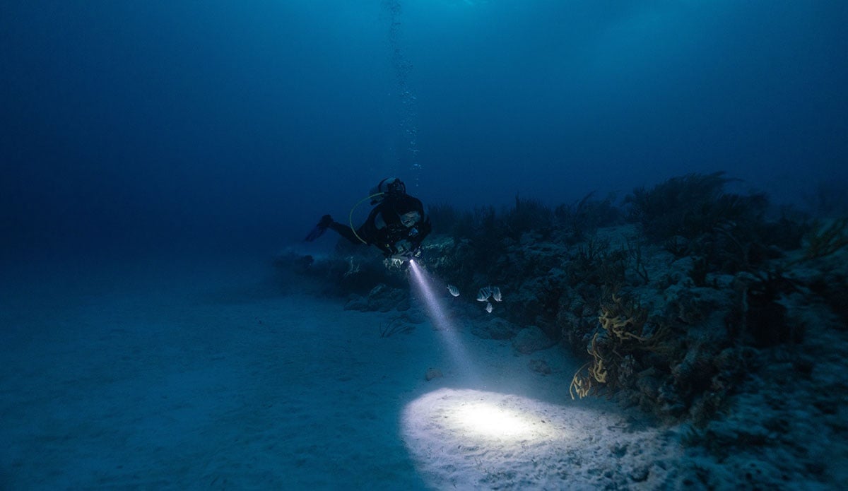 West Side Lava Tube - 2 Tank Certified Diver Boat Charter (40-60 ft)