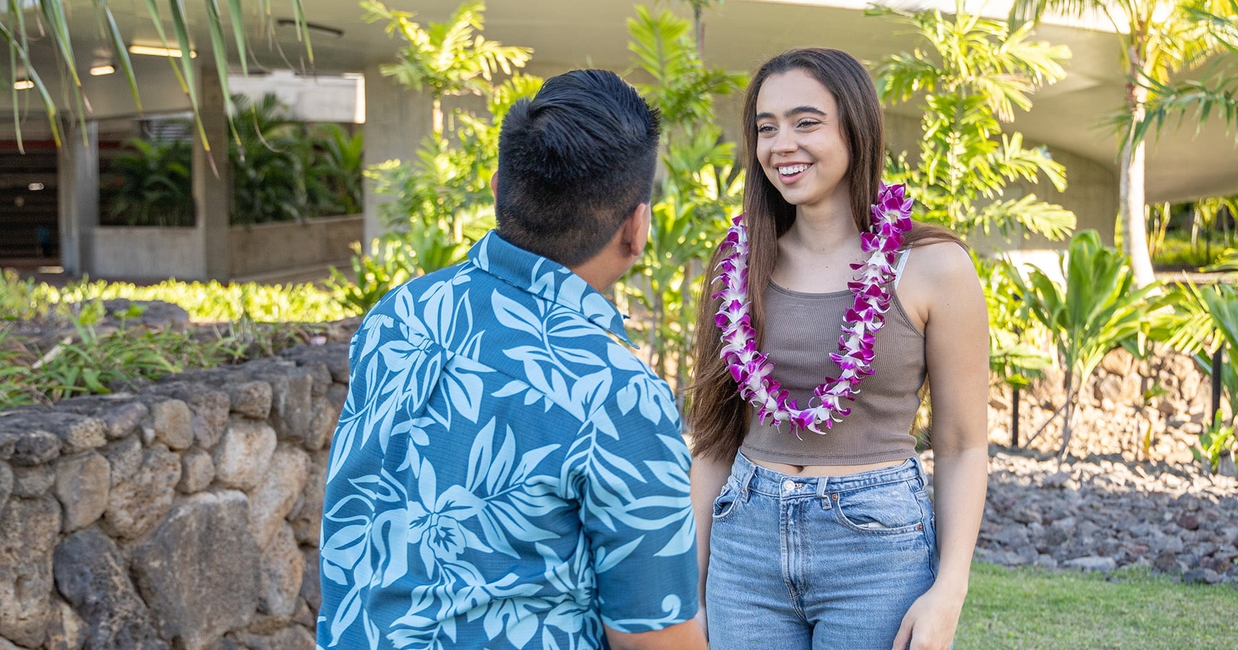 Oahu Solo Traveler Lei Greeting – Honolulu Airport