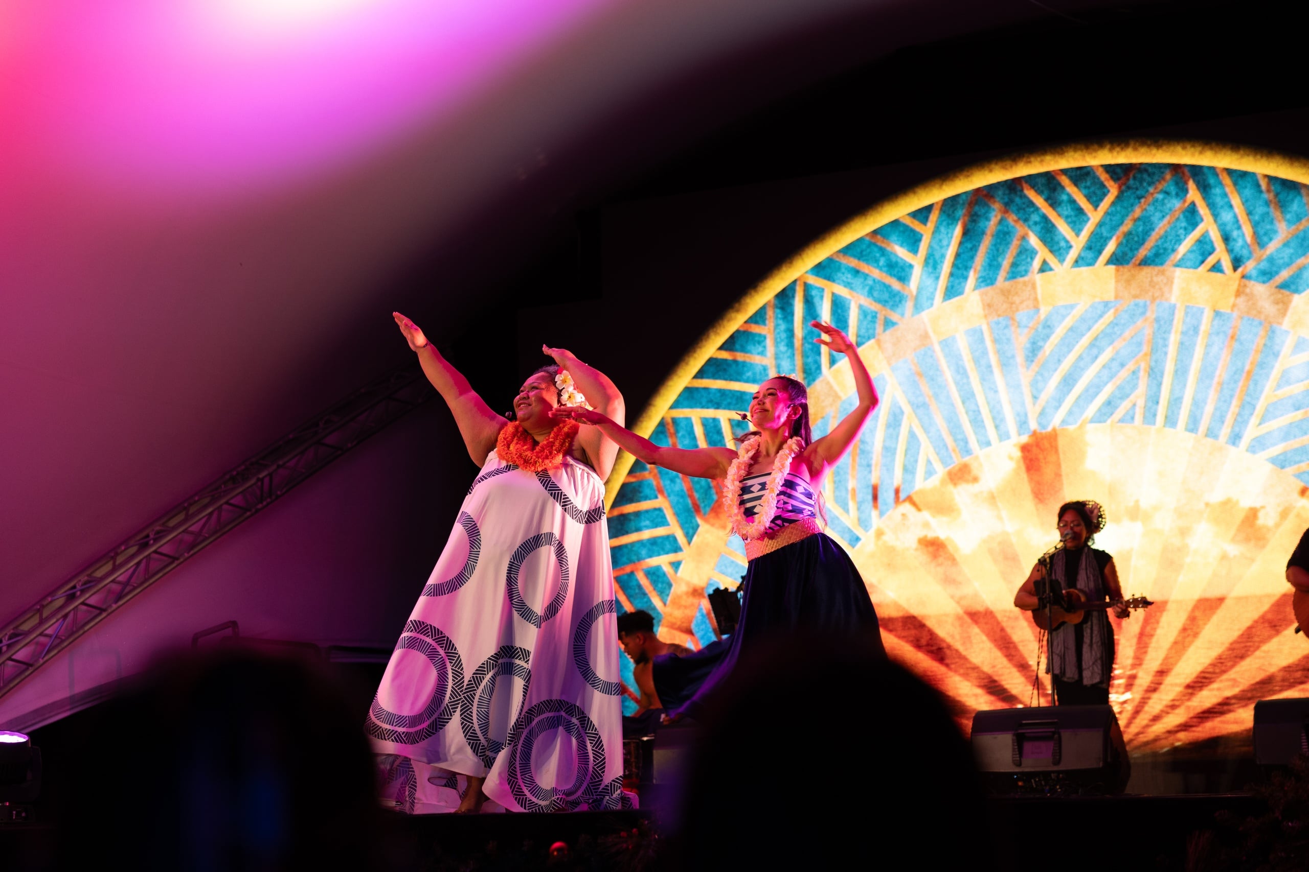 Kaula Kai: Ko Olina Sunset Sail & Kaula Luau Experience